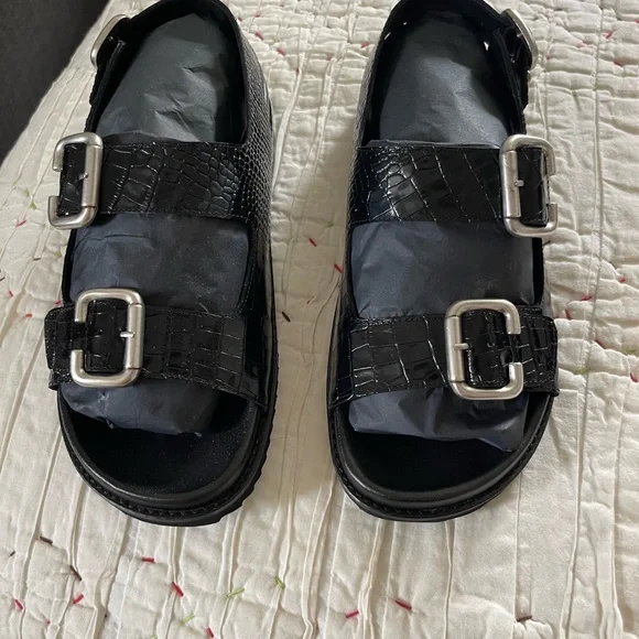 Freda Salvador NWT Piper Sandals.  size 8 Croc embossed. Beautiful quality - Picture 6 of 6